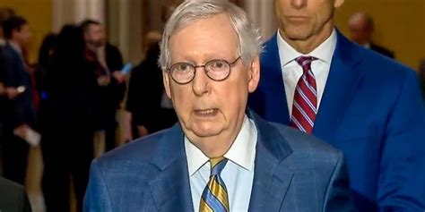 mitch mcconnell freezes at podium